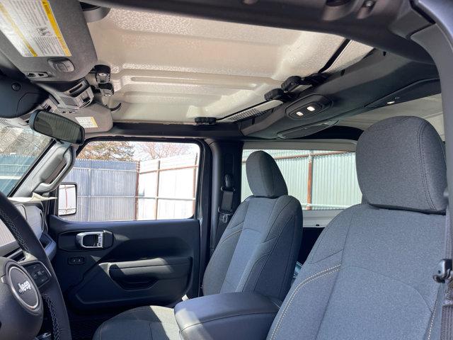 new 2025 Jeep Wrangler car, priced at $41,400