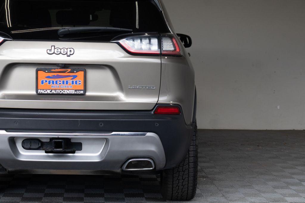 used 2020 Jeep Cherokee car, priced at $15,995