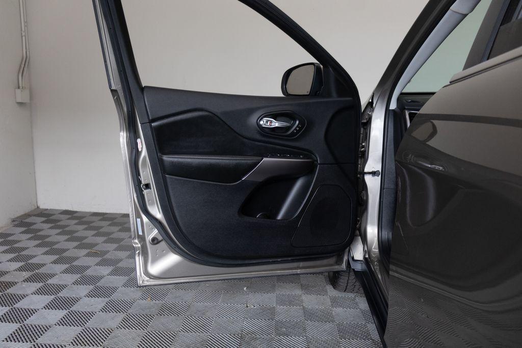 used 2020 Jeep Cherokee car, priced at $15,995