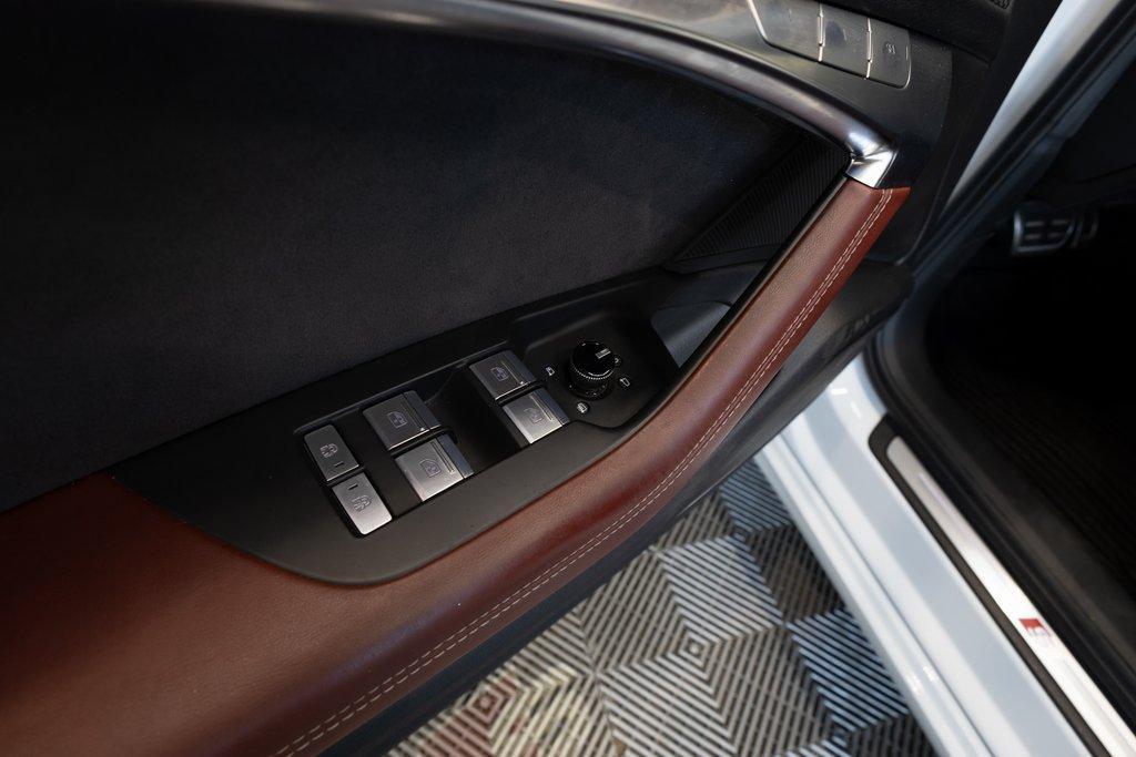 Audi S6 view 16