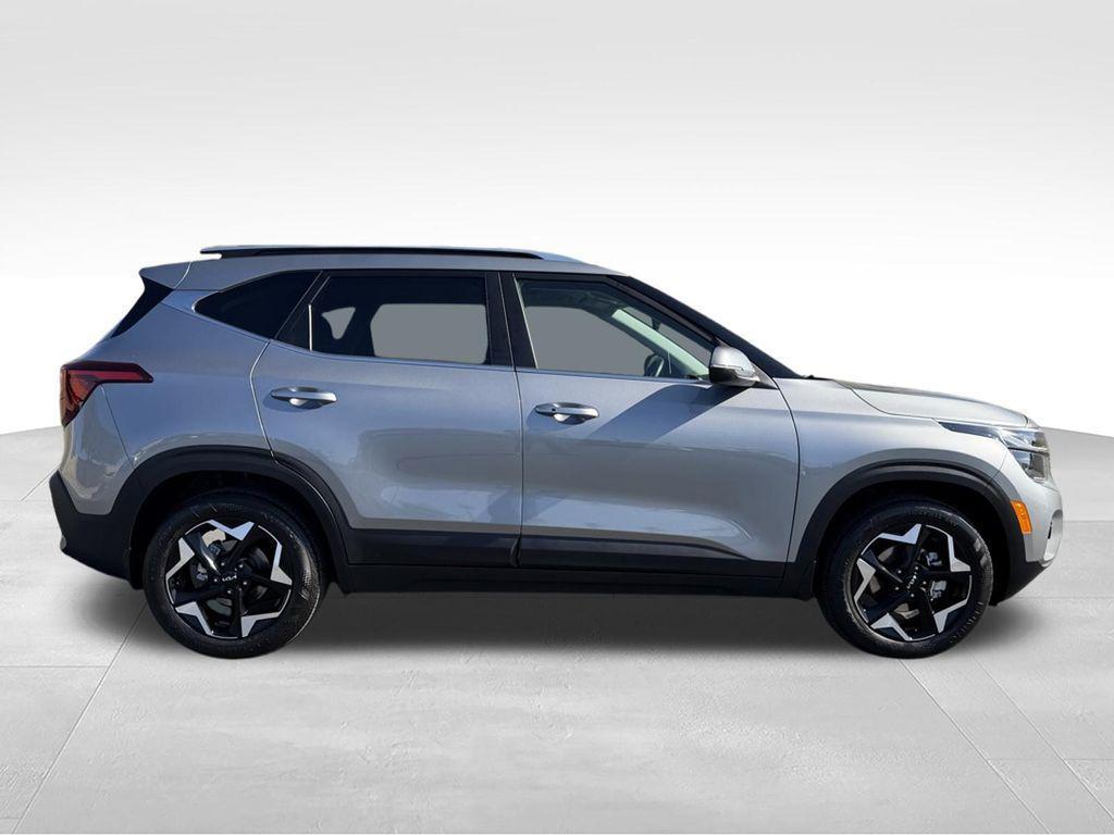 used 2025 Kia Seltos car, priced at $25,595