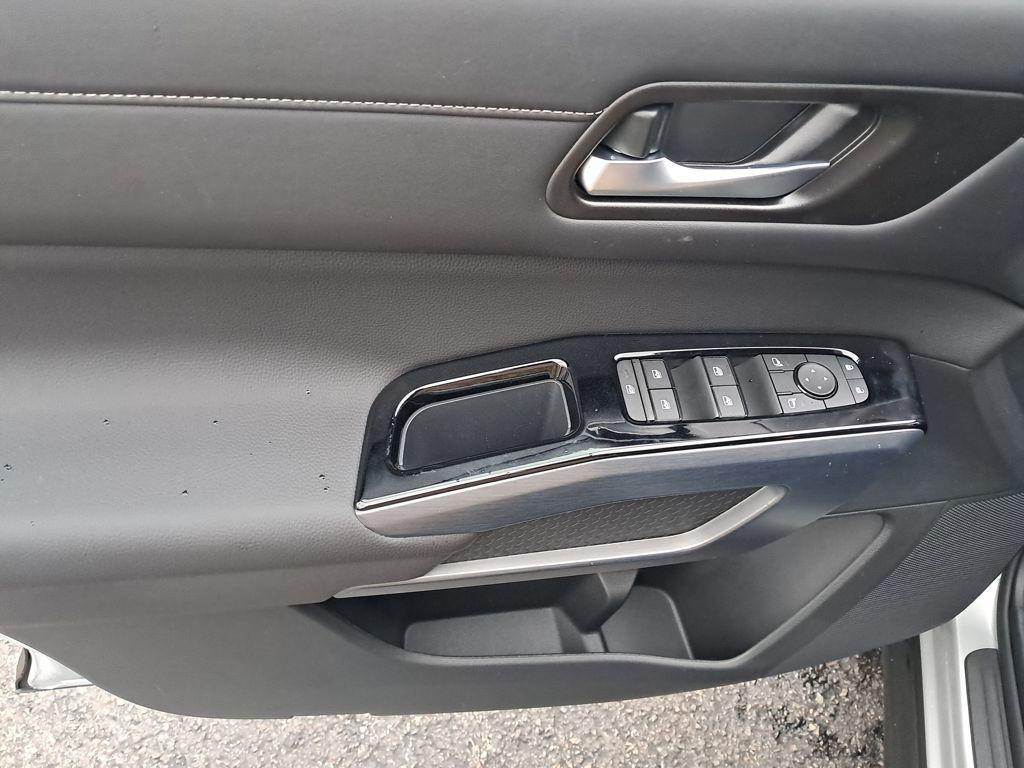 new 2025 Nissan Pathfinder car, priced at $40,244