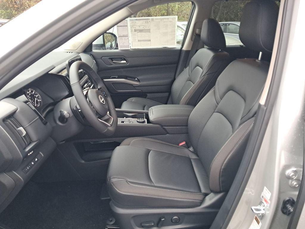 new 2025 Nissan Pathfinder car, priced at $40,244