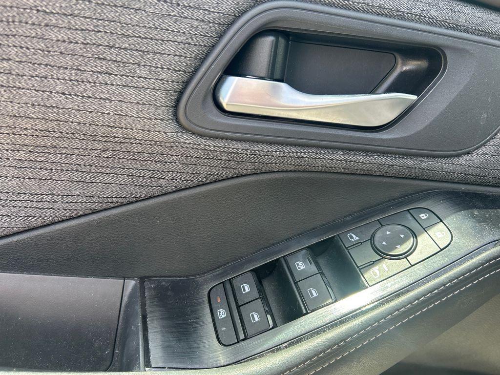 used 2023 Nissan Rogue car, priced at $25,636