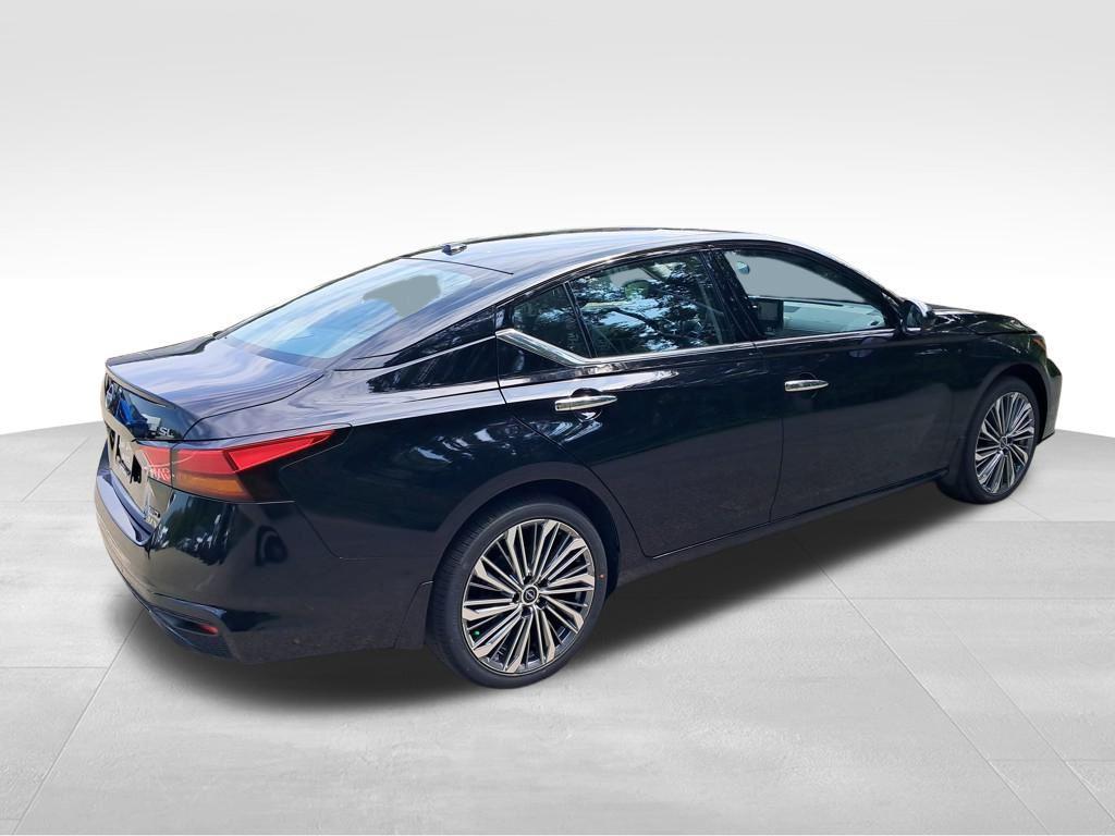 new 2025 Nissan Altima car, priced at $33,812