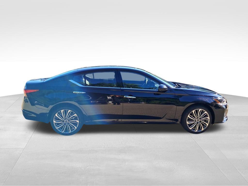 new 2025 Nissan Altima car, priced at $33,824