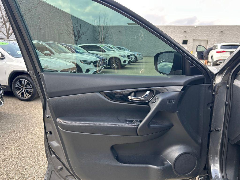 used 2019 Nissan Rogue car, priced at $18,733