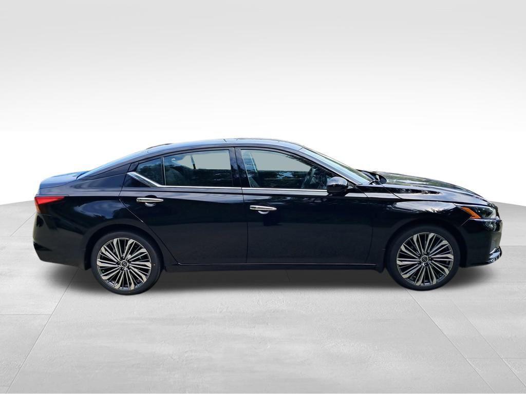 new 2025 Nissan Altima car, priced at $33,462