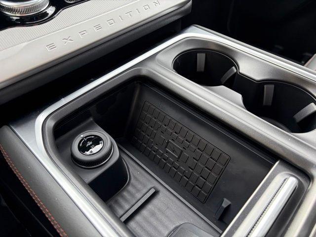 new 2025 Ford Expedition Max car, priced at $67,173
