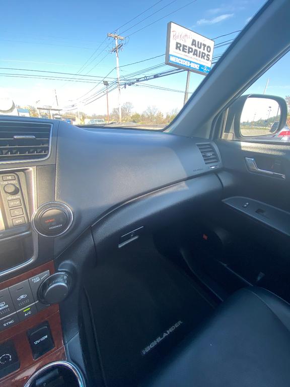 used 2013 Toyota Highlander car, priced at $10,500