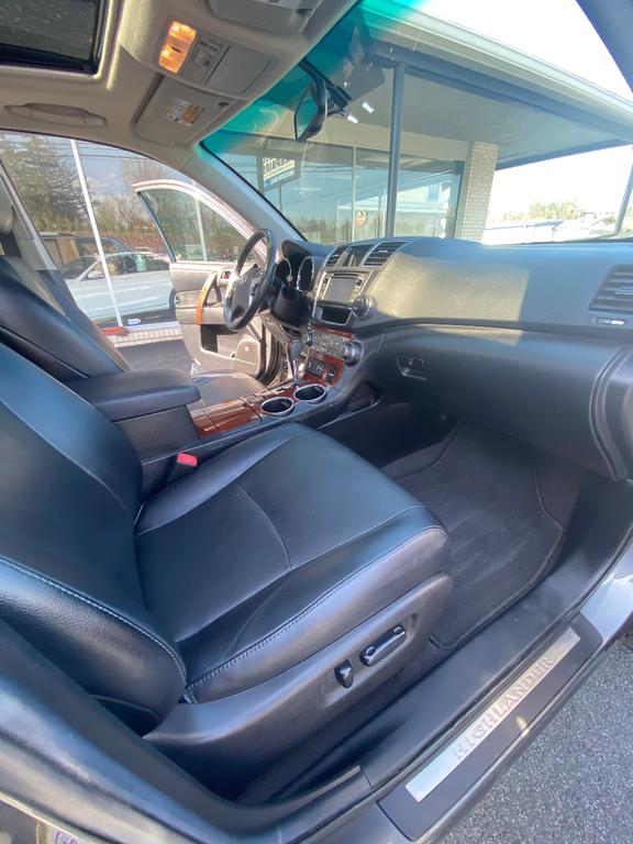 used 2013 Toyota Highlander car, priced at $10,500