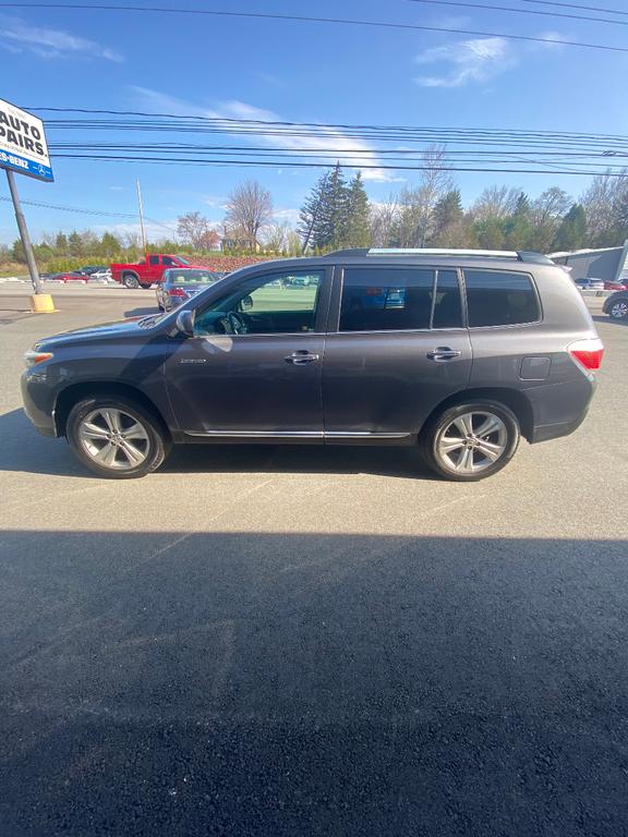 used 2013 Toyota Highlander car, priced at $10,500