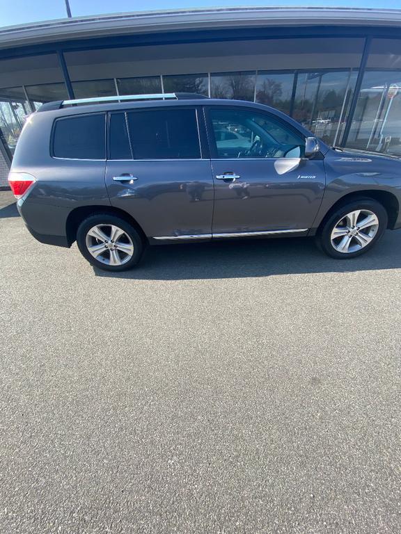 used 2013 Toyota Highlander car, priced at $10,500