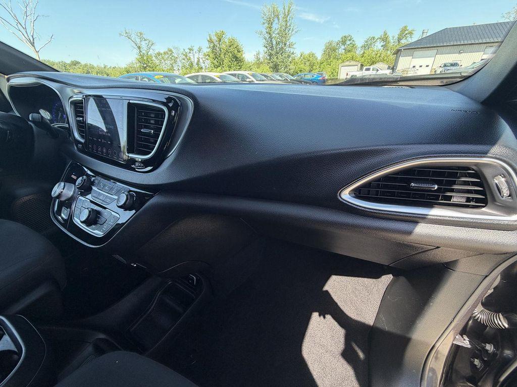 used 2019 Chrysler Pacifica car