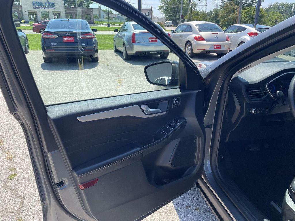 used 2022 Ford Escape car, priced at $15,995