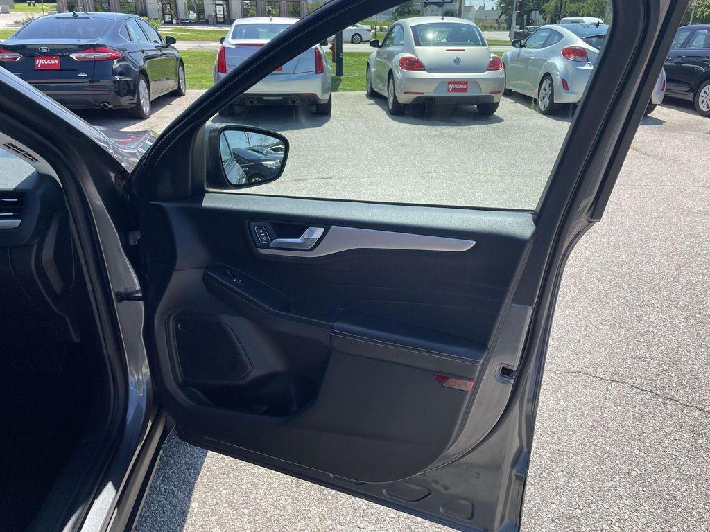 used 2022 Ford Escape car, priced at $15,995