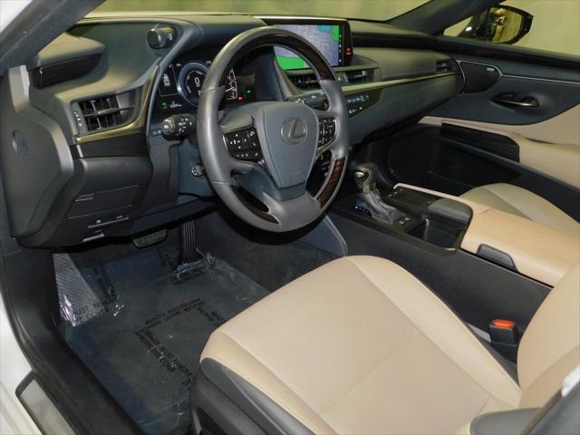 2021 Eminent White Pearl Lexus ES 300h
