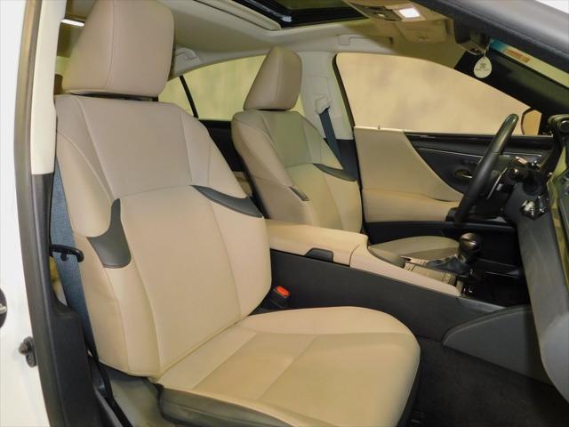 2021 Eminent White Pearl Lexus ES 300h