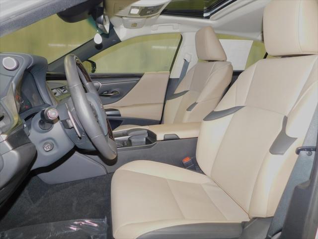 2021 Eminent White Pearl Lexus ES 300h