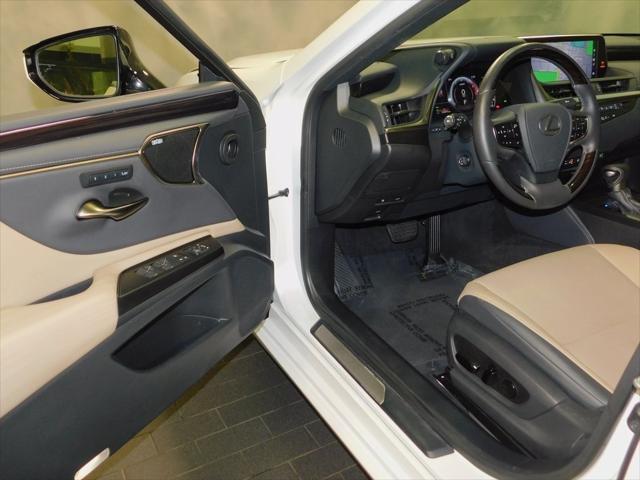 2021 Eminent White Pearl Lexus ES 300h