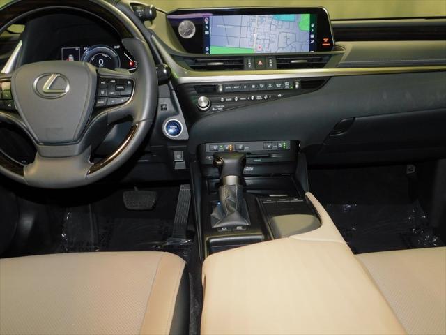 2021 Eminent White Pearl Lexus ES 300h