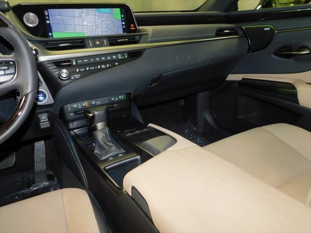 2021 Eminent White Pearl Lexus ES 300h