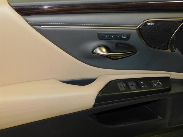 2021 Eminent White Pearl Lexus ES 300h