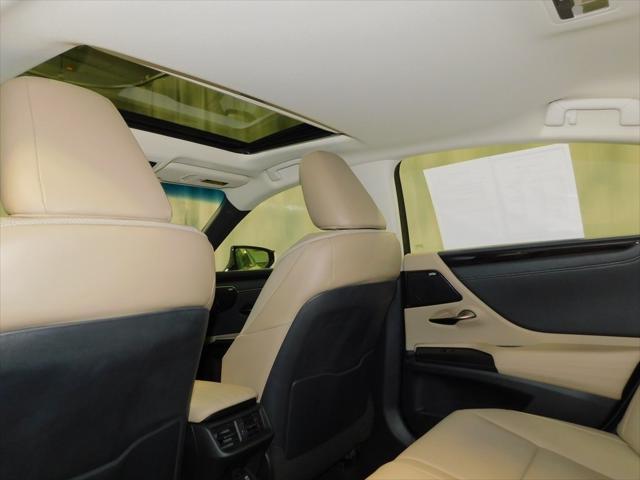 2021 Eminent White Pearl Lexus ES 300h