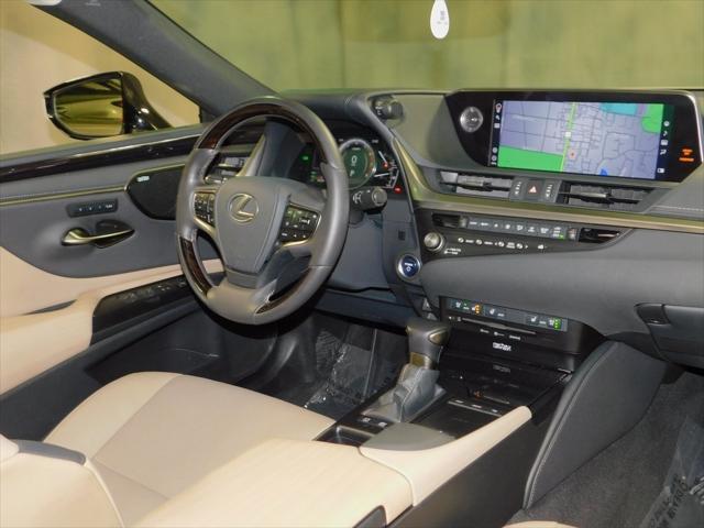 2021 Eminent White Pearl Lexus ES 300h
