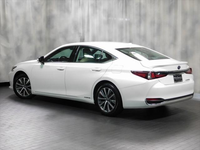 2021 Eminent White Pearl Lexus ES 300h