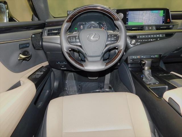 2021 Eminent White Pearl Lexus ES 300h