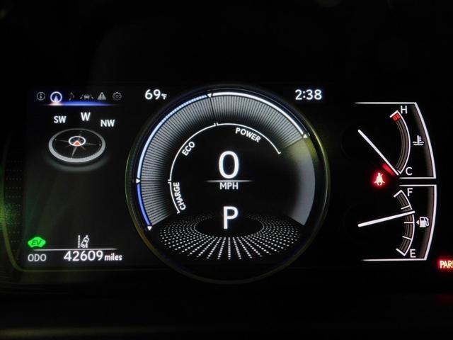 2021 Eminent White Pearl Lexus ES 300h