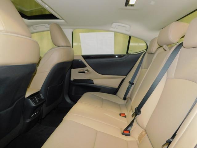 2021 Eminent White Pearl Lexus ES 300h