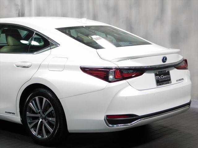2021 Eminent White Pearl Lexus ES 300h