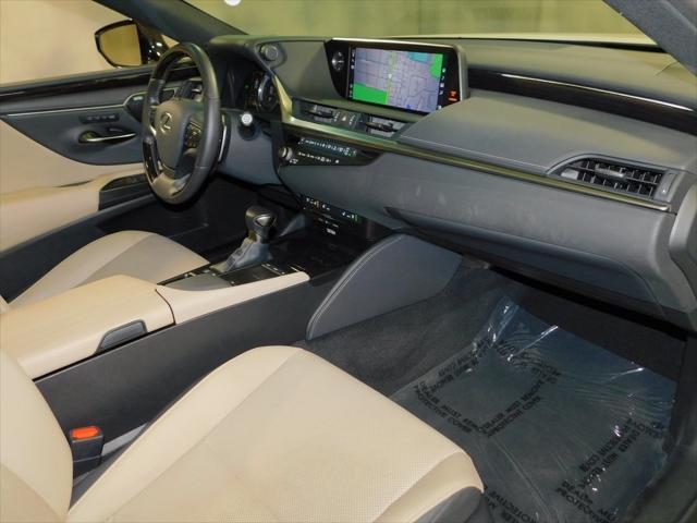 2021 Eminent White Pearl Lexus ES 300h
