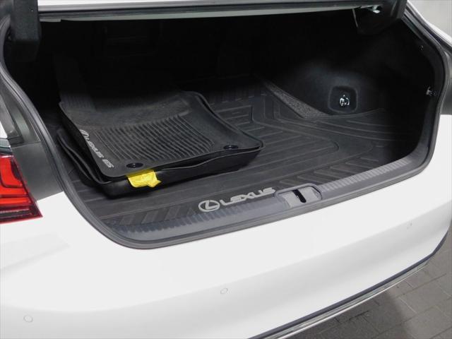 2021 Eminent White Pearl Lexus ES 300h