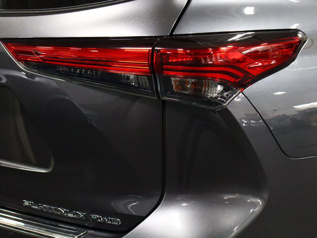 used 2020 Toyota Highlander car, priced at $30,372