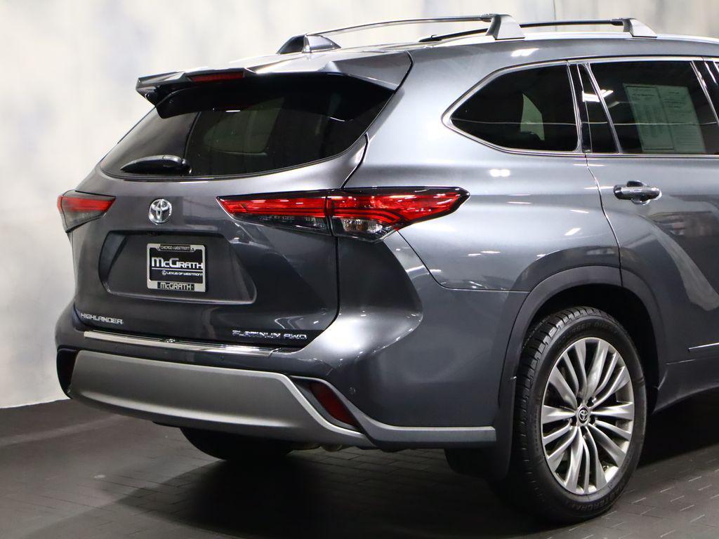 used 2020 Toyota Highlander car, priced at $30,372