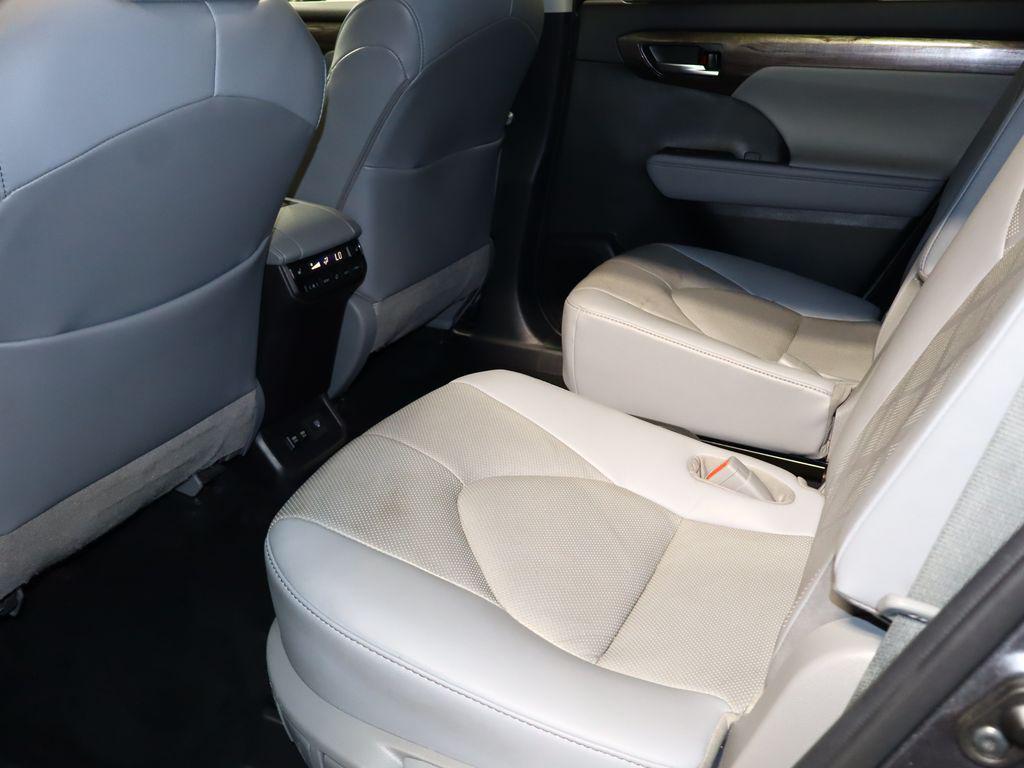 used 2020 Toyota Highlander car, priced at $30,372