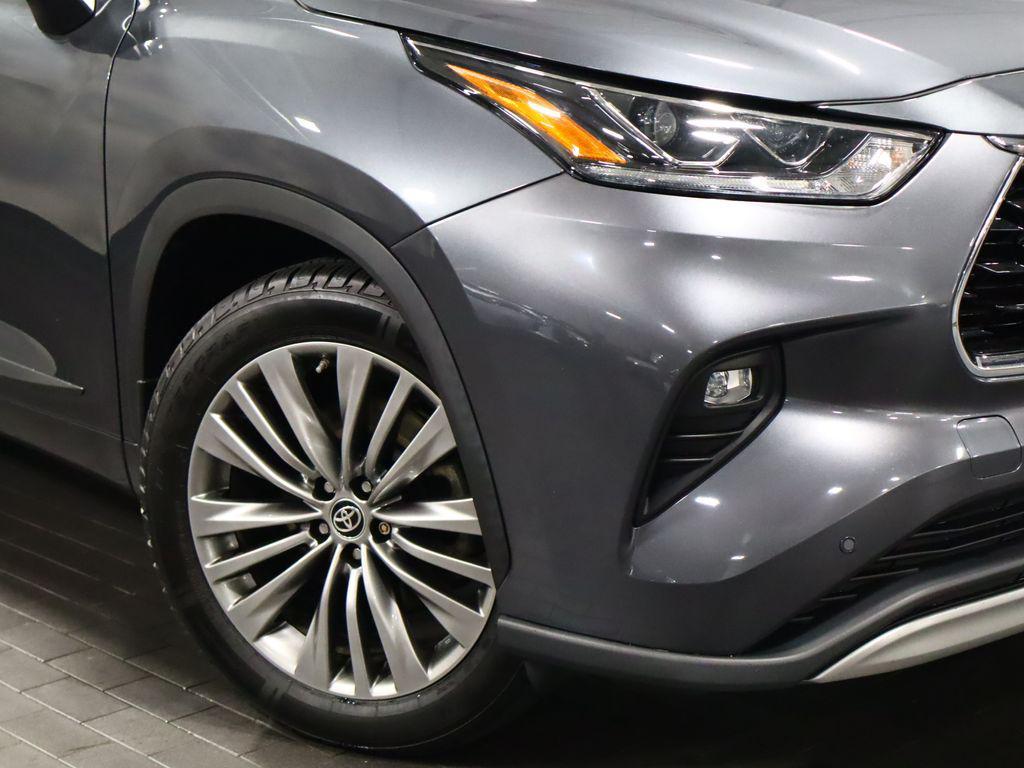 used 2020 Toyota Highlander car, priced at $30,372