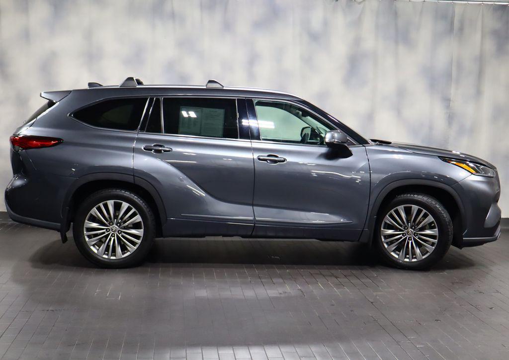 used 2020 Toyota Highlander car, priced at $30,372
