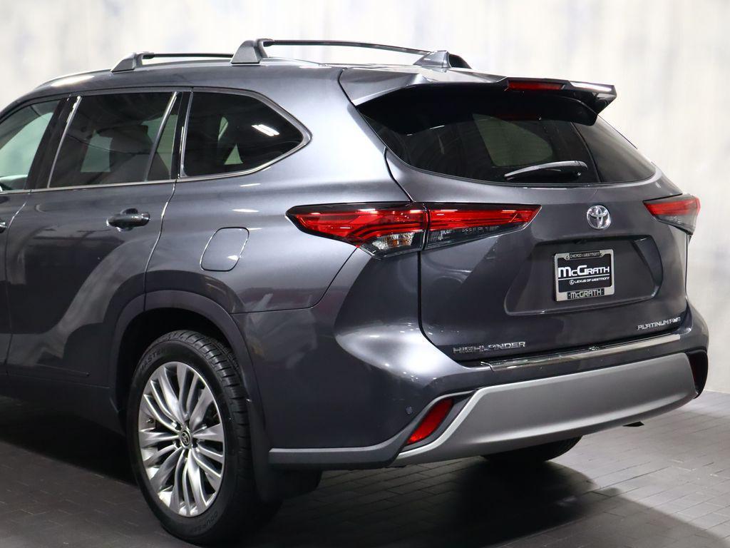 used 2020 Toyota Highlander car, priced at $30,372