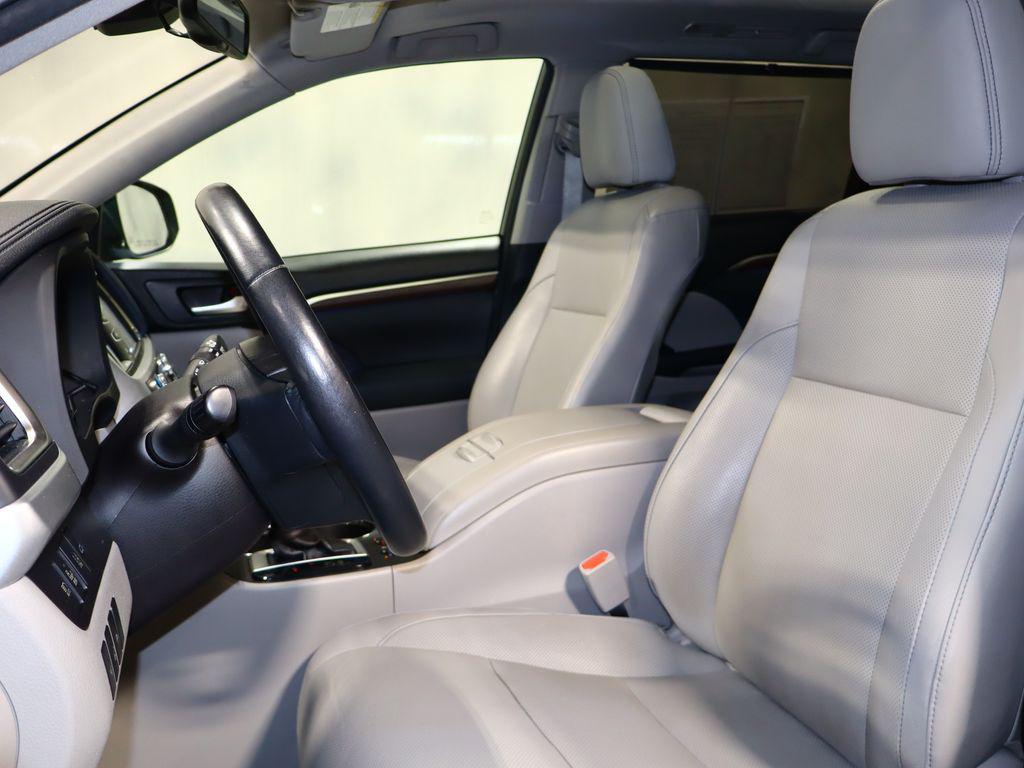 used 2014 Toyota Highlander car, priced at $13,988