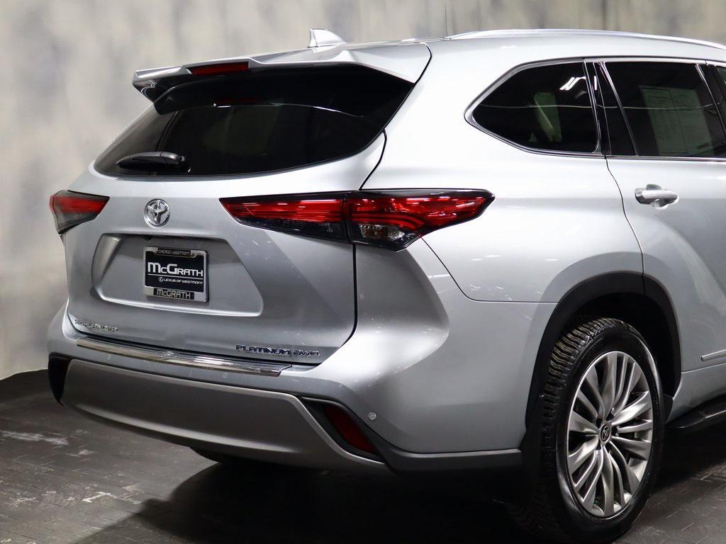used 2023 Toyota Highlander car, priced at $38,450