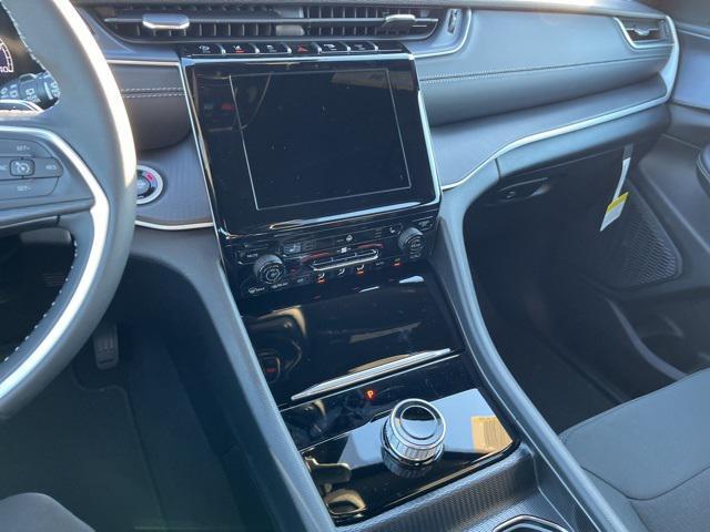 new 2025 Jeep Grand Cherokee car, priced at $43,575