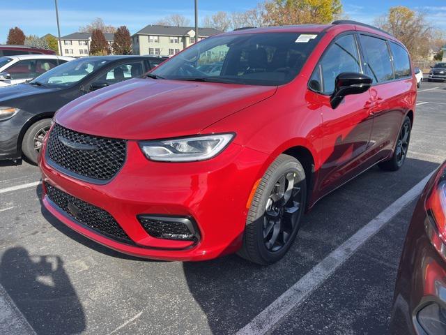 new 2026 Chrysler Pacifica car, priced at $54,745