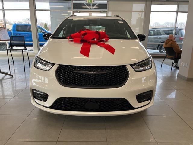 new 2026 Chrysler Pacifica car, priced at $54,615