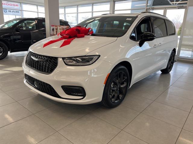 new 2026 Chrysler Pacifica car, priced at $54,615