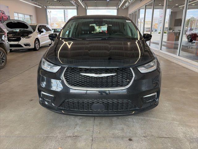used 2024 Chrysler Pacifica car, priced at $27,208