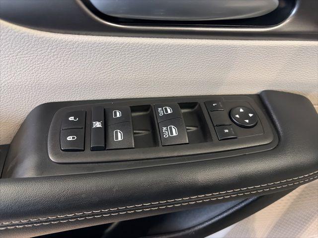 used 2024 Chrysler Pacifica car, priced at $27,208